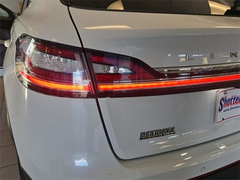 Used 2022 Lincoln Nautilus FWD w/ Premium Package image 28