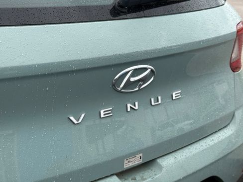 Used 2025 Hyundai Venue SEL FWD image 9