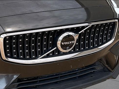 Used 2025 Volvo V60 B5 Cross Country Plus AWD/4WD image 30