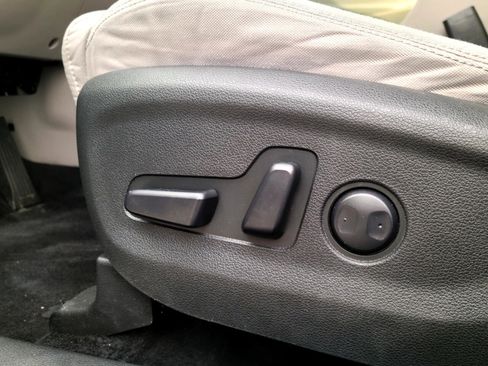 Used 2011 Ford Edge SE image 16