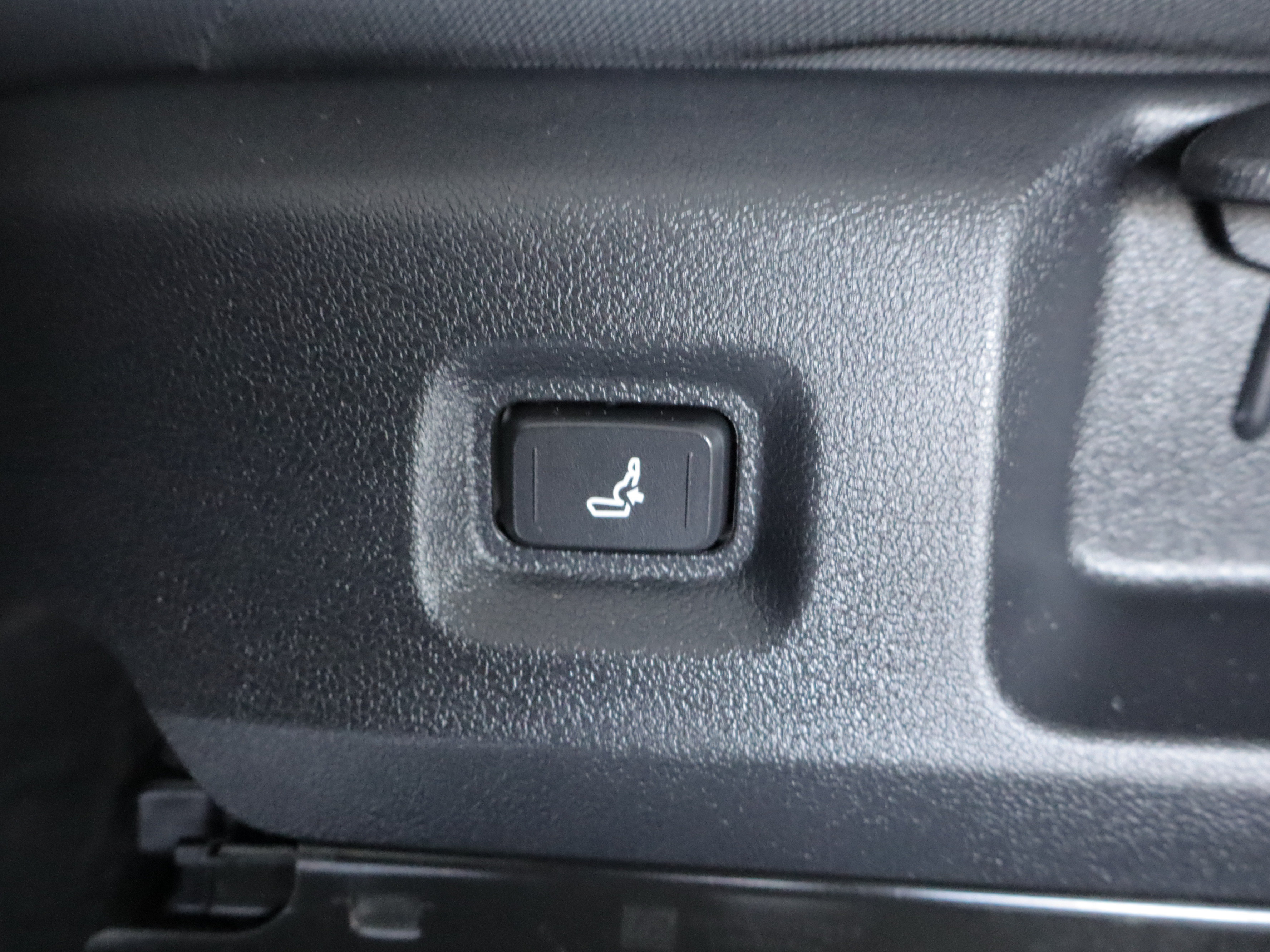 Used 2024 Toyota Tacoma SR5 AWD/4WD image 14