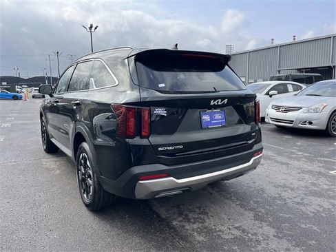 Used 2024 Kia Sorento S image 5