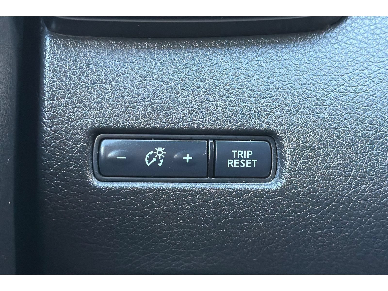 Used 2020 Nissan Rogue S w/ Special Edition Package AWD/4WD image 29