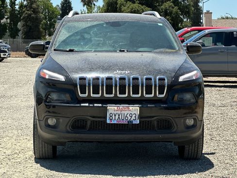 Used 2018 Jeep Cherokee Latitude Plus w/ Comfort/Convenience Group AWD/4WD image 11