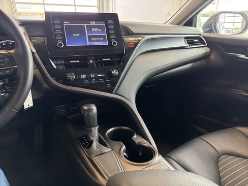 Used 2024 Toyota Camry SE FWD image 19
