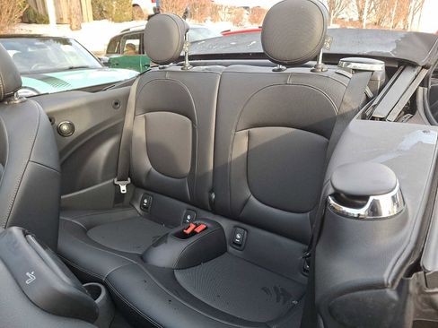 Used 2018 MINI Cooper Convertible image 9