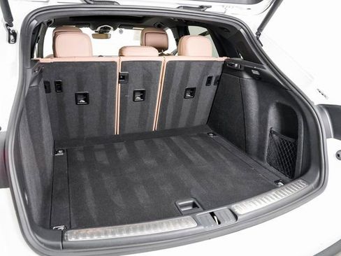 Certified 2025 Porsche Macan image 28