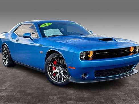 Used 2015 Dodge Challenger SRT image 11