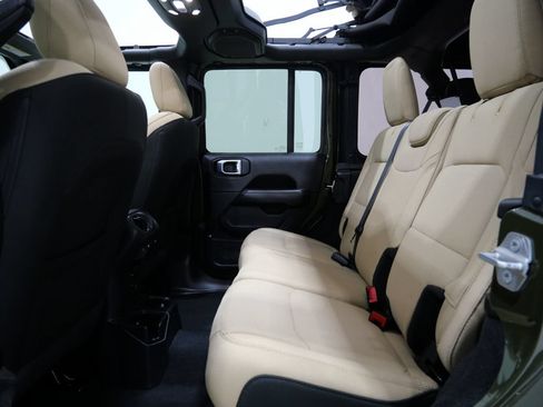 Used 2022 Jeep Wrangler Unlimited Sahara w/ Cold Weather Group AWD/4WD image 23