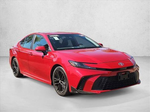 Used 2025 Toyota Camry SE FWD image 3