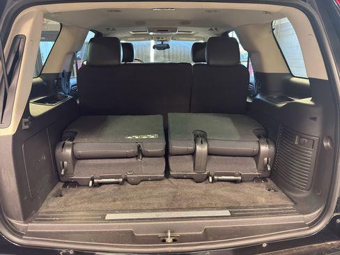 Used 2014 Cadillac Escalade Luxury image 32