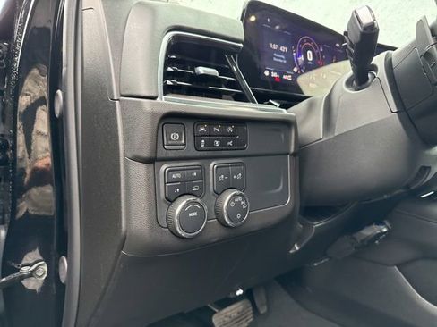 Used 2025 Chevrolet Suburban LS image 24