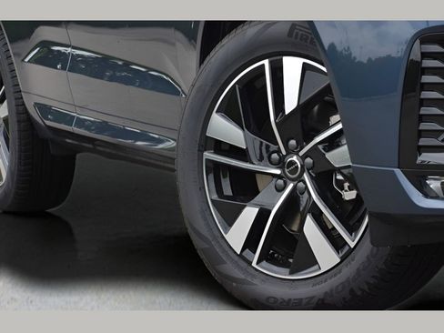 Certified 2026 Volvo XC60 B5 Core w/ Protection Package Premier image 40