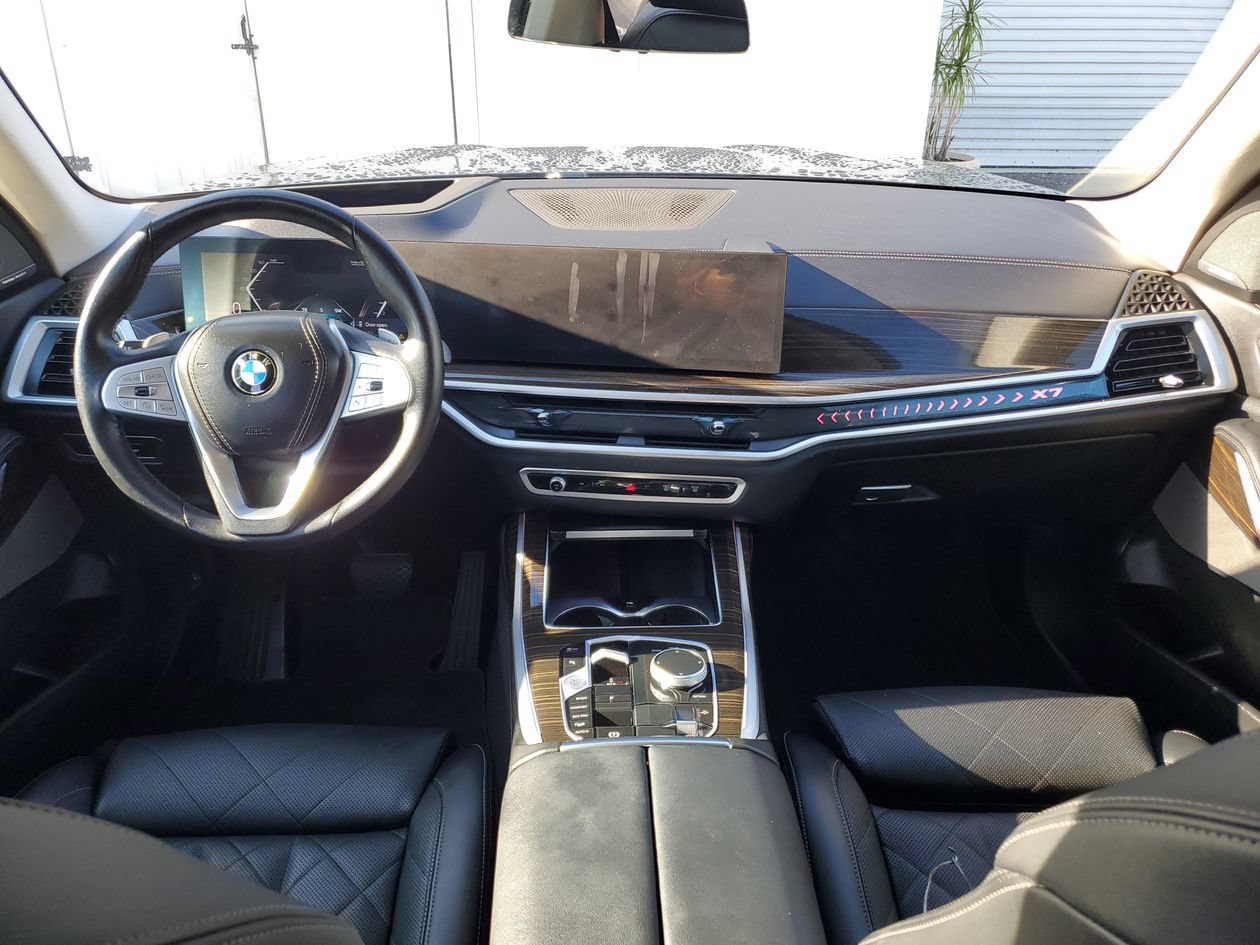 Used 2025 BMW X7 xDrive40i w/ Premium Package AWD/4WD image 11