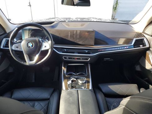 Used 2025 BMW X7 xDrive40i w/ Premium Package AWD/4WD image 11