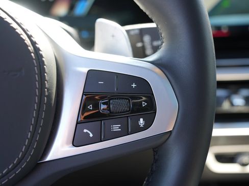 Used 2025 BMW X5 xDrive50e w/ M Sport Package image 21