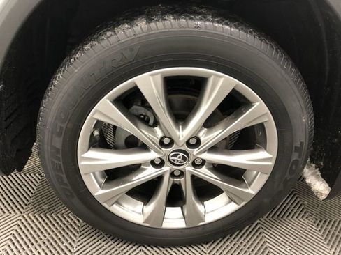 Used 2018 Toyota RAV4 Limited image 29
