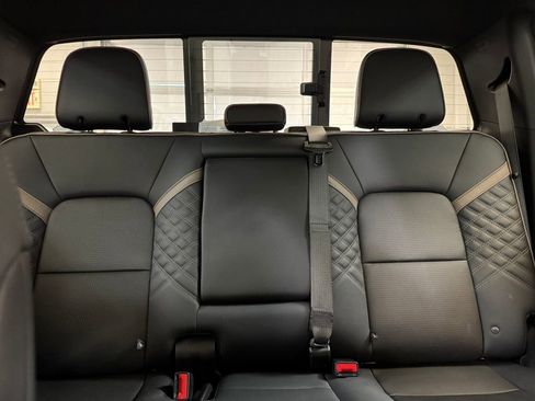 Used 2024 GMC Canyon Denali image 15