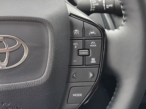 Used 2025 Toyota Prius XLE image 26