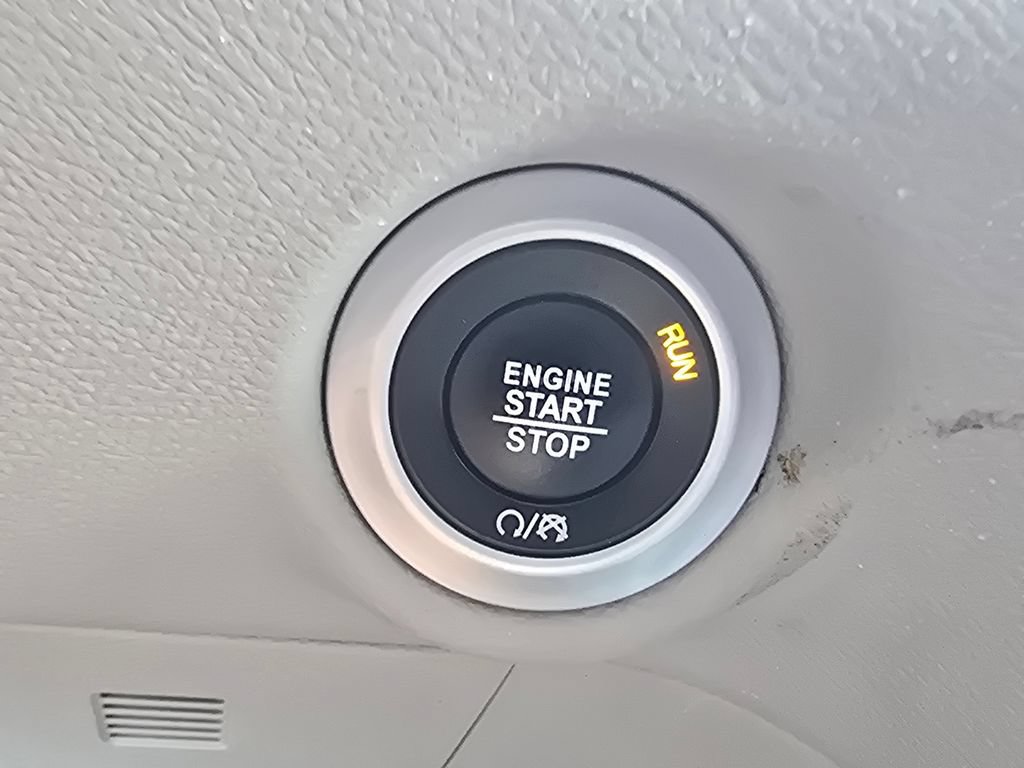 Used 2023 Chrysler Pacifica Touring-L FWD image 34