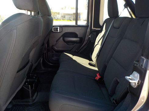 Used 2020 Jeep Wrangler Unlimited Sport S image 11