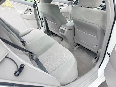 Used 2011 Toyota Camry LE FWD image 12