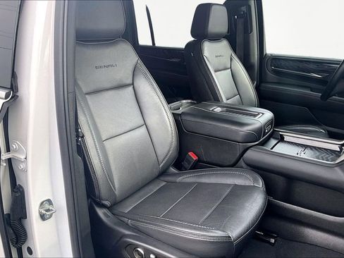 Used 2023 GMC Yukon XL Denali image 7