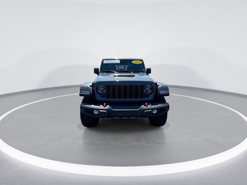 Used 2025 Jeep Gladiator Mojave w/ Convenience Group AWD/4WD image 3