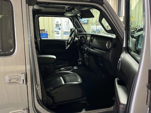 Used 2020 Jeep Gladiator Rubicon image 12