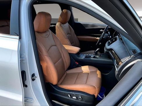 Used 2023 Cadillac XT4 Premium Luxury w/ Technology Package FWD image 7