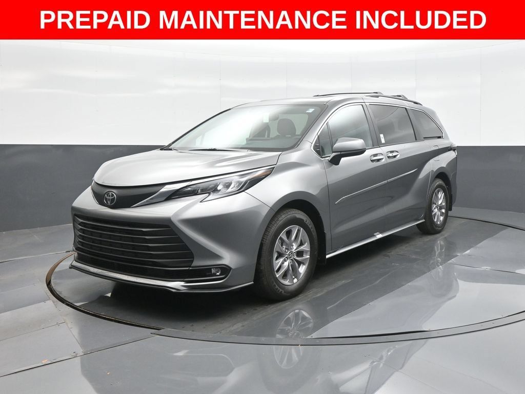 Certified 2026 Toyota Sienna XLE FWD image 3