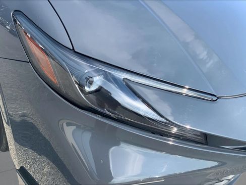 Used 2025 Toyota Camry SE w/ Multimedia Upgrade Package FWD image 28