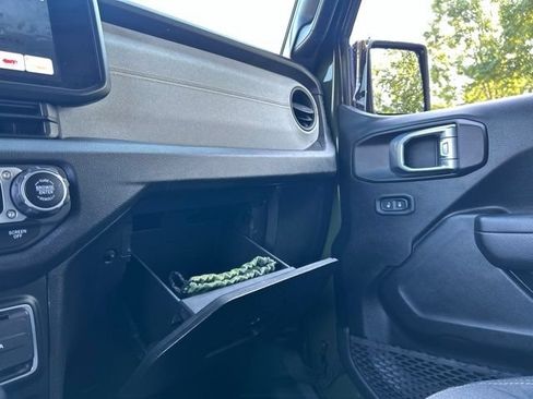 Used 2024 Jeep Wrangler Unlimited w/ Convenience Group AWD/4WD image 77