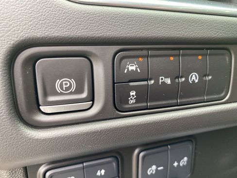 Used 2023 Chevrolet Suburban RST AWD/4WD image 14
