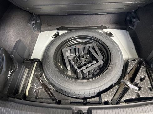 Used 2022 Volkswagen Tiguan SE AWD/4WD image 11