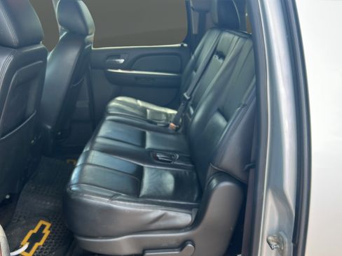 Used 2014 Chevrolet Suburban LT AWD/4WD image 14