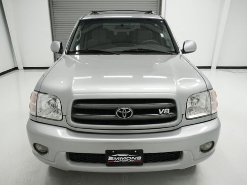 Used 2004 Toyota Sequoia SR5 RWD image 2