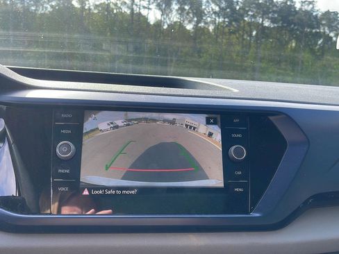 Used 2023 Volkswagen Taos SE image 18