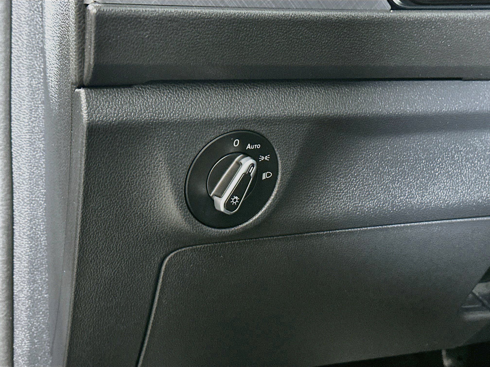 Used 2024 Volkswagen Jetta SE FWD image 10