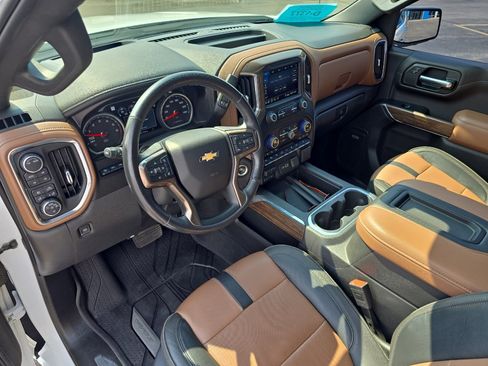 Used 2020 Chevrolet Silverado 1500 High Country w/ Technology Package AWD/4WD image 10