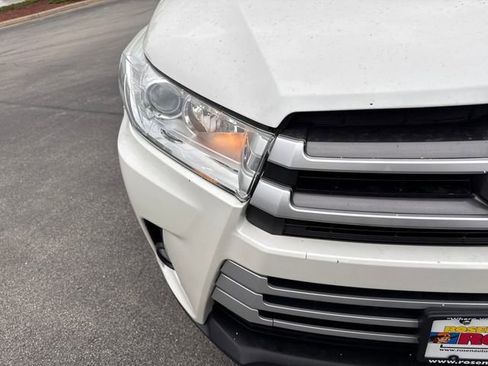 Used 2017 Toyota Highlander XLE AWD/4WD image 42