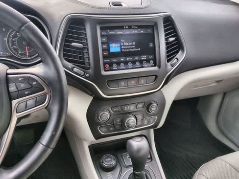 Certified 2021 Jeep Cherokee Latitude Lux w/ Comfort/Convenience Group AWD/4WD image 28
