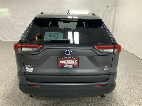 Used 2021 Toyota RAV4 LE AWD/4WD image 6
