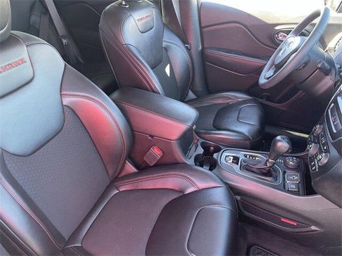 Used 2022 Jeep Cherokee Trailhawk w/ Comfort/Convenience Group image 12