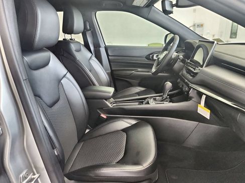 New 2026 Jeep Compass Latitude AWD/4WD image 32