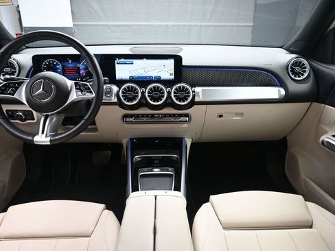 Used 2025 Mercedes-Benz GLB 250 4MATIC w/ Exclusive Package image 2
