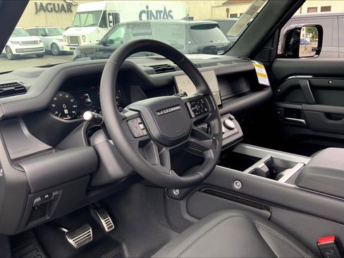 New 2025 Land Rover Defender 110 V8 image 9