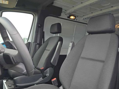 Used 2025 Mercedes-Benz Sprinter 2500 image 24