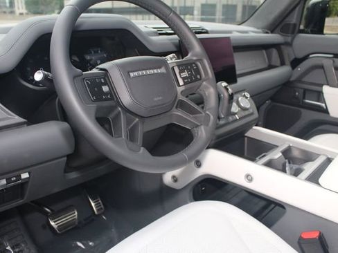 Used 2025 Land Rover Defender 110 V8 image 14