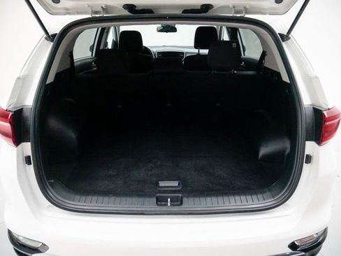 Used 2022 Kia Sportage LX image 9